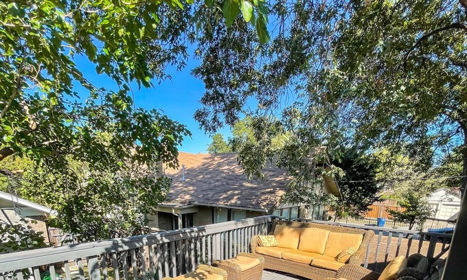Knox - Henderson House | Adorable 1 bedroom guest house with large deck - WALK TO LOWER GREENVILLE