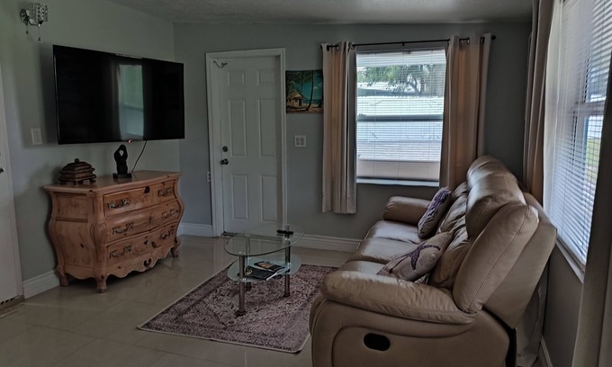 Jensen Beach House | Adorable 1 bedroom apt. close to the intracoastal