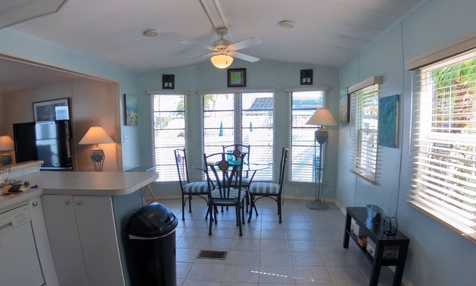 Nettles Island House | Adorable 1 bedroom 1 bath beach bungalow