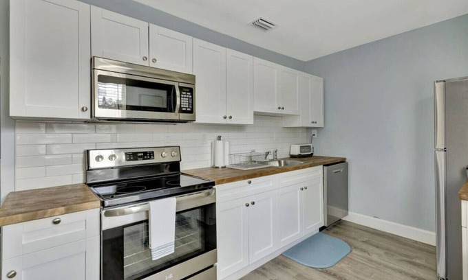 Fort Pierce House | Adorable 1 BR carriage house!
