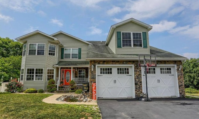 Harrisburg - Hershey Apartment | Adorable 2-bedroom apt w/ free parking on premises