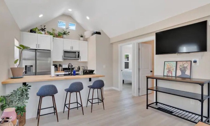 Berkeley House | Adorable 2 bedroom House w/Patio. Great Berkeley Location!