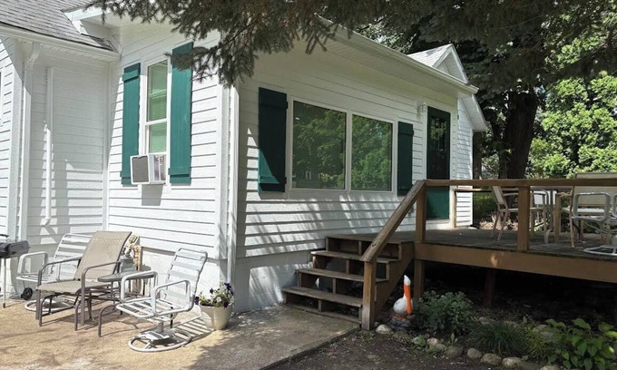 Arnolds Park House | Adorable 2 bedroom house located across the street from Lake Minnewashta