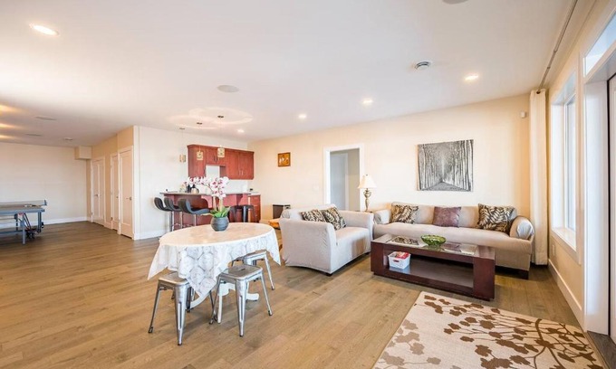 Southwest Mission Apartment | Adorable 2 Bedrooms with Private washroom in Kelowna -Shared Living Room