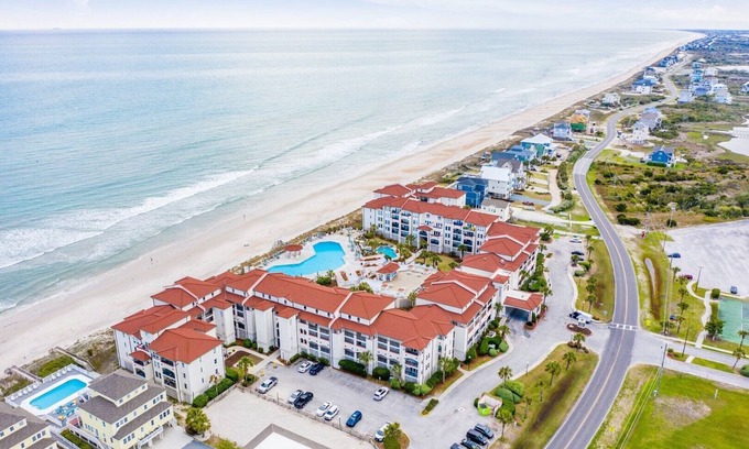 McCutcheon Field Condo | Adorable 2 bedroom oceanfront condo