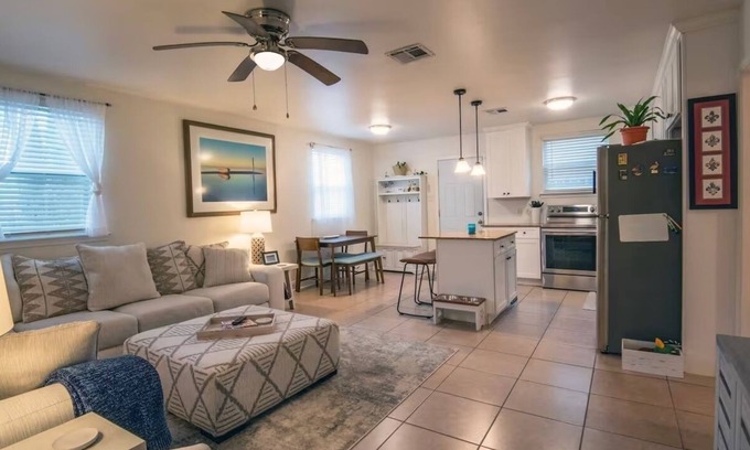 Milneburg House | Adorable 2bd/2ba Home w/Yard in Gentilly