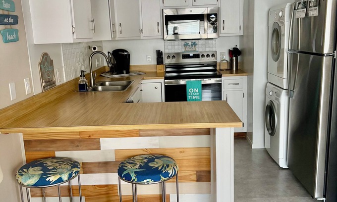 Midtown Ocean City Condo | Adorable 2nd Floor Ocean Block Condo Just Steps to Beach & Convention Center!