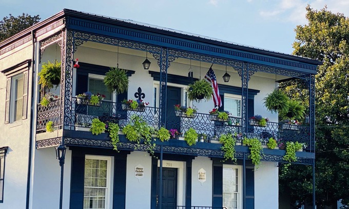 Sweetwater Apartment | Adorable balcony apartment. Walk to shops and restaurants.