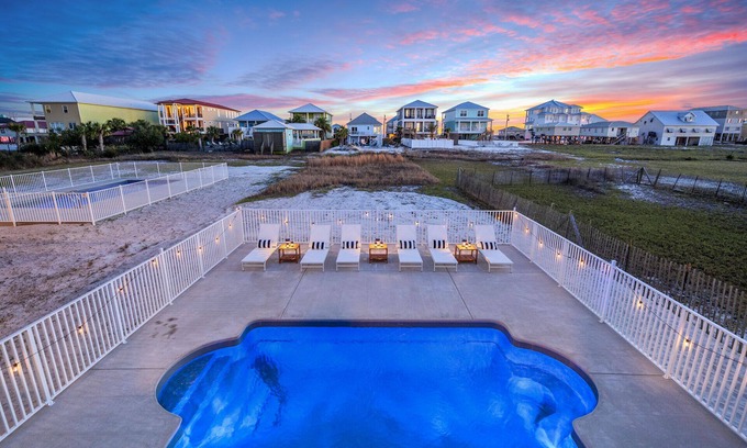 Gulf Shores Cottage | Adorable Beach Bungalow ONE BLOCK from the Gulf HEATED Pool available Oct-May!