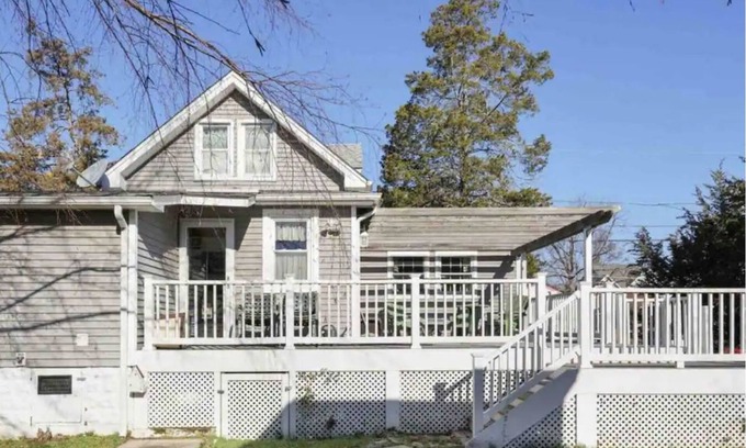 Bayville House | Adorable beach getaway