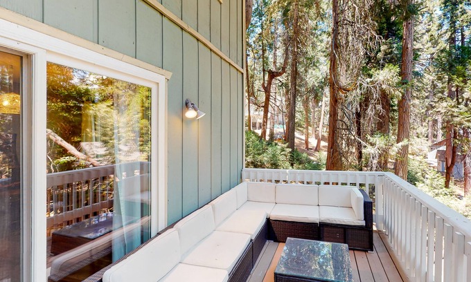 Arrowhead Villas Cabin | Adorable cabin near lake with fast WiFi, game room, scenic deck & private W/D