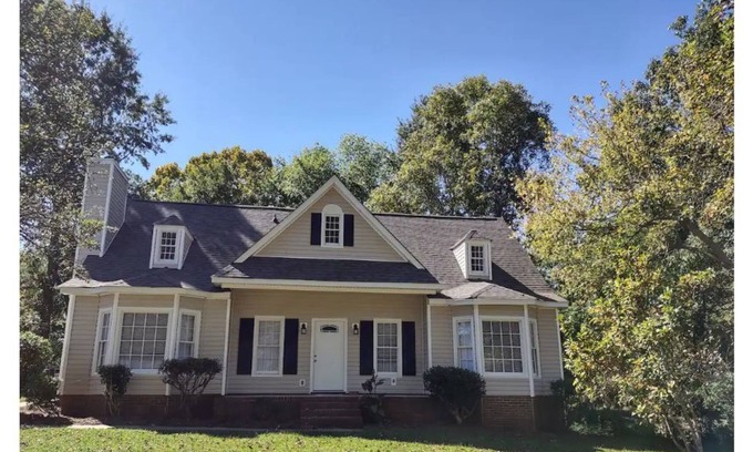 Seven Oaks House | Adorable Cape Cod in Harbison