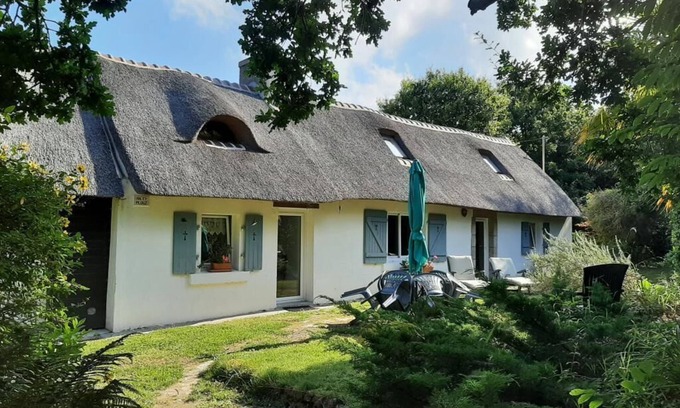 Fouesnant Bed & Breakfast | Adorable Chaumière Bretonne