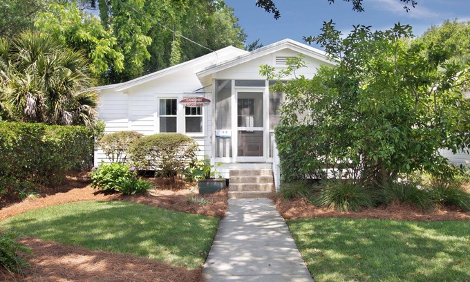 Folly Beach House | Adorable Classic 2 BR Cottage~ Cooper Cottage