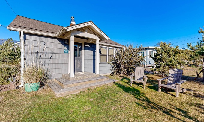 Manzanita House | Adorable coastal home near the beach & downtown with deck & private washer/dryer