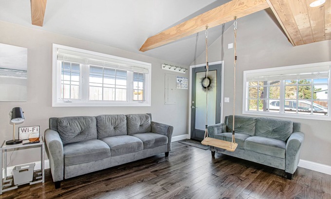 Lincoln City House | Adorable, dog-friendly hideaway w/free WiFi, private washer/dryer, & firepit