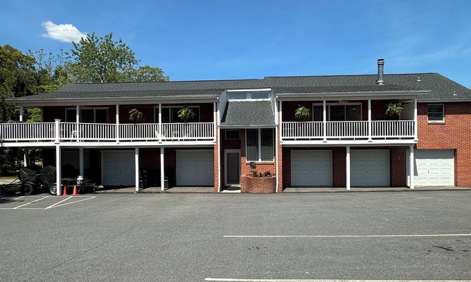 Black Mountain House | Adorable Downtown Black Mountain Retreat - Steps to Everything