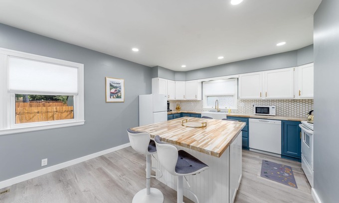 Loveland Ski Chalet | Adorable Downtown Loveland Chalet