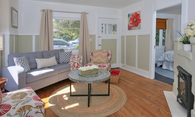 Oak Park House | Adorable Downtown Cottage, Great Gated Yard, Parking, Walk Everywhere