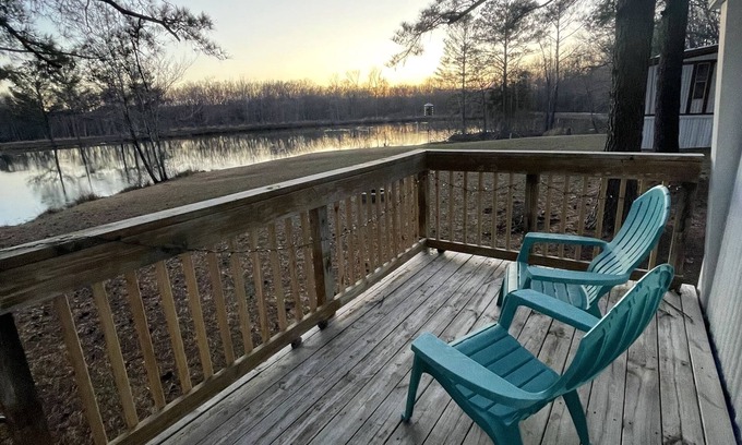 Springville House | Adorable Fisherman’s Cottage Near Paris Landing
