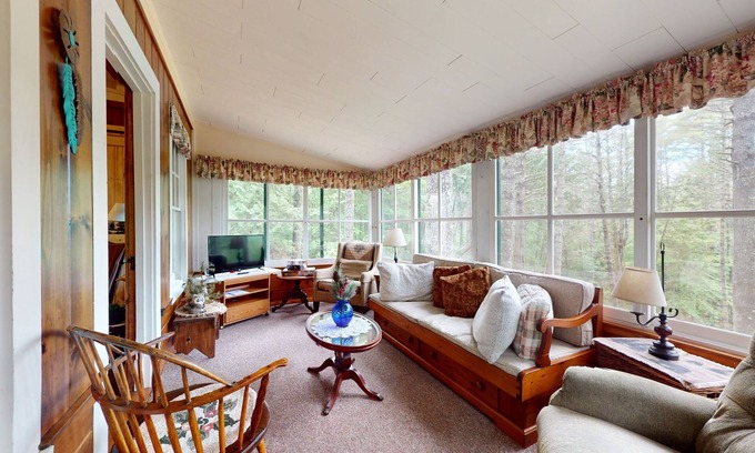 Adirondack House | Adorable getaway tucked in the woods with patio, AC, grill & W/D