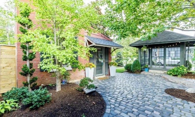 St. Charles Historic District House | 🌟 Adorable Historic 🏠 in the ❤️ of St. Charles 🌟