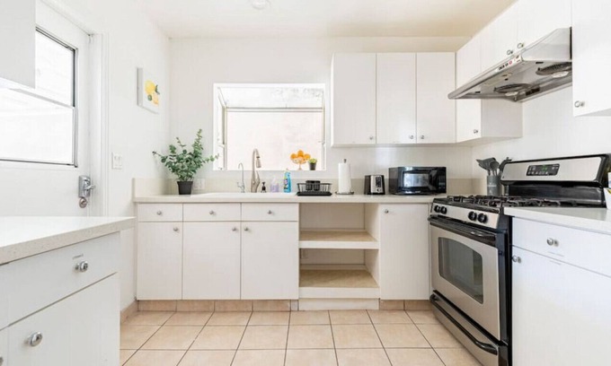 South San Gabriel House | Adorable Home Near LA: Exquisite 3-BR Haven with Royal Beds, Dual Baths, AC, Lightning-Fast Wi-Fi, Epicurean Kitchen, and Your Own Parking.