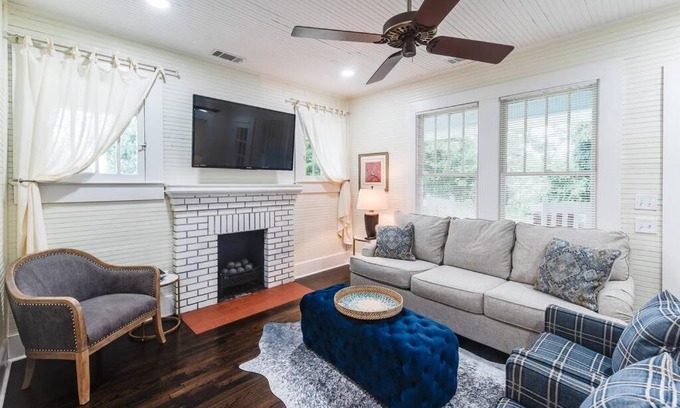 Taylorville House | Adorable home near the University of Alabama