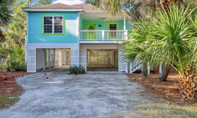 Oceanmarsh Subdivision House | Adorable Home on Lagoon with Golf Cart