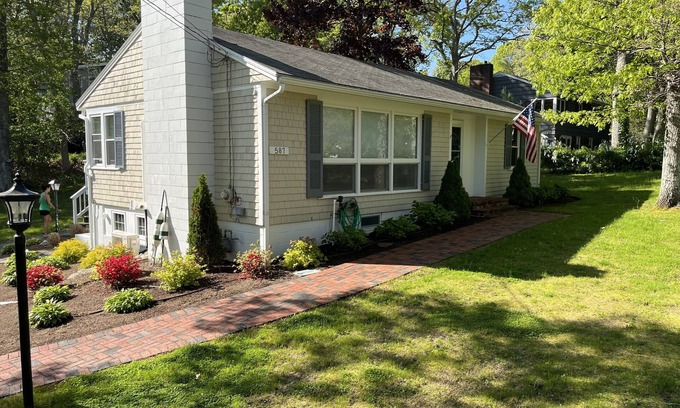 Centerville House | Adorable Home Seconds From Lake Wequaquet!