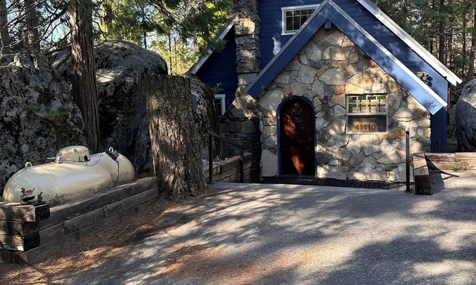 Shaver Lake Cabin | Adorable Mountain Getaway