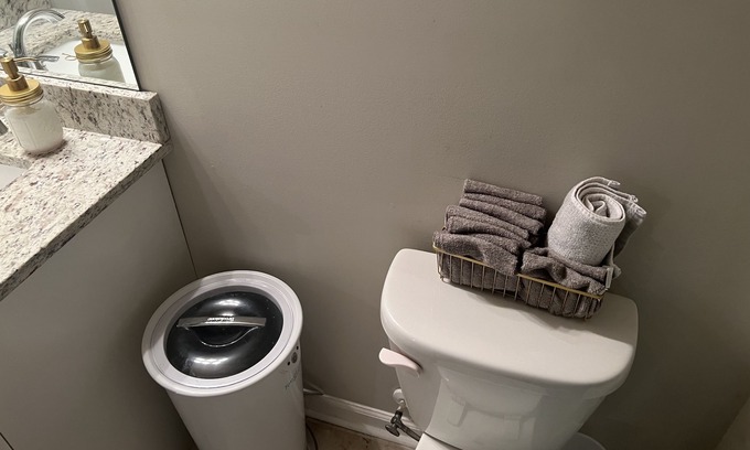Lilburn Apartment | Adorable private studio in quiet neighborhood