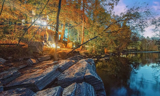 Townsend Cabin | Adorable Riverfront Cabin * EV Chrg * Fish * Swim