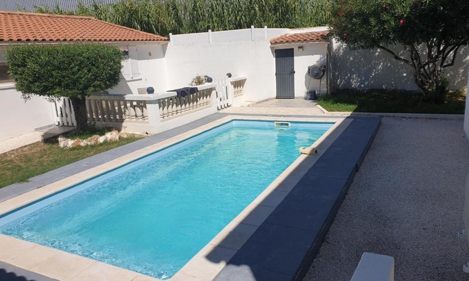 Cers Villa | Adorable Romantique Maison d'hôte, piscine, wifi 4G, proche BEZIERS