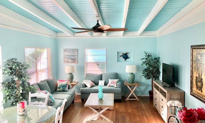 Jensen Beach House | Adorable single family home 2/1, Sleeps 6, Pet Friendly, Minutes from the Beach