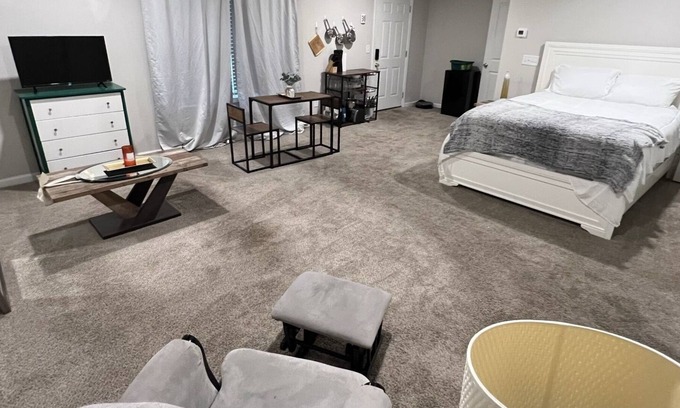 Lilburn Apartment | Adorable studio apartment with free parking
