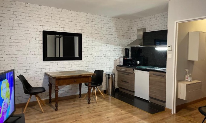Neudorf Est Apartment | Adorable studio avec un parking prive