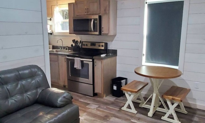 Guntersville Apartment | Adorable Tiny House Cabin- Lake Guntersville