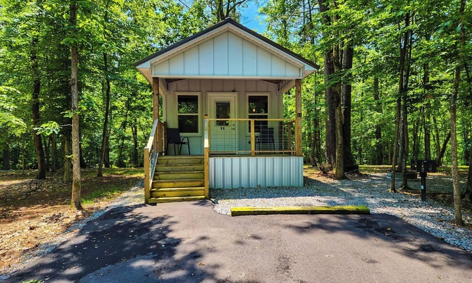 Guntersville Apartment | Adorable Tiny House Cabin- Lake Guntersville