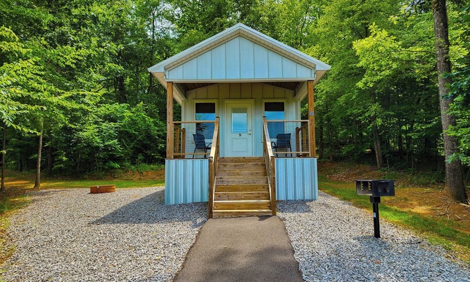 Guntersville Apartment | Adorable Tiny House Cabin- Lake Guntersville