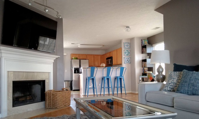 Nashboro Village House | Adorable Townhome Close to BNA Airport