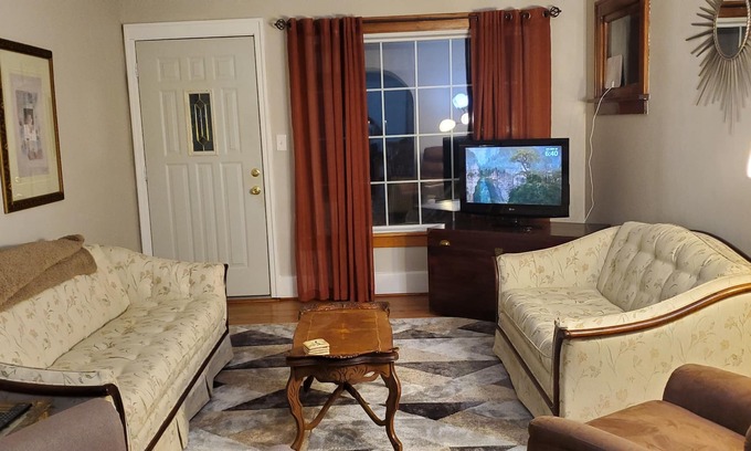 North Tonawanda House | Adorable two bedroom home!