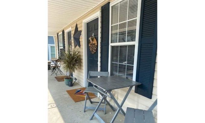Kannapolis House | Adorable Updated 1 Bedroom- Duplex Style Home