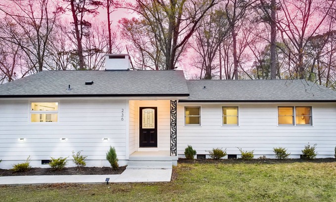 Chapel Hill House | Adorably Renovated Ranch Home Next To UNC Campus
