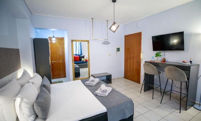 Zavlani Apartment | Adriana's downtown studio-parking lot included