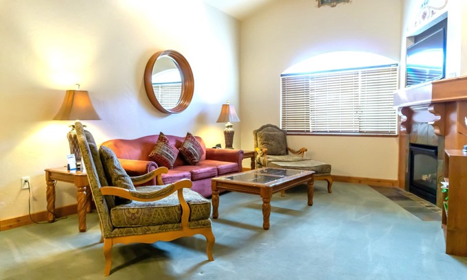 Midway Villa | Adventure Hub~Backcountry Ski|Snowmobile|Scuba Diving Villa 3035-2