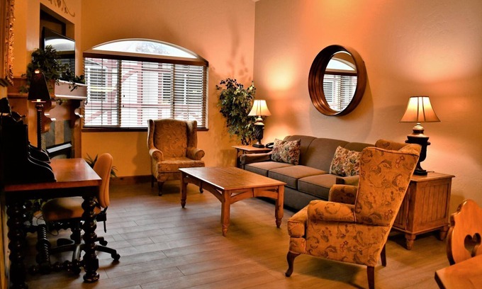 Midway Villa | Adventure Hub~Nordic Ski, Snowmobile & Snow Shoeing Villa 3050-2