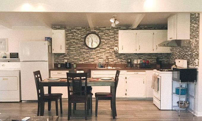 Brookings Apartment | Adventure & Relax "Lee's Harbor Inn Unit A"