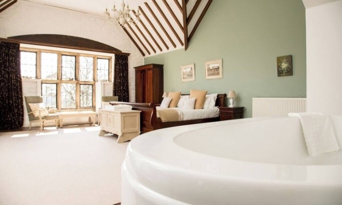 Putsborough Apartment | Affinity @ Pickwell Manor - huge space for 7 people in a beautiful manor house
