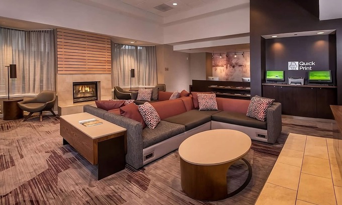 Rosslyn Apartment | Affordability Meets Comfort! 3 Units, Parking & Onsite Starbucks!